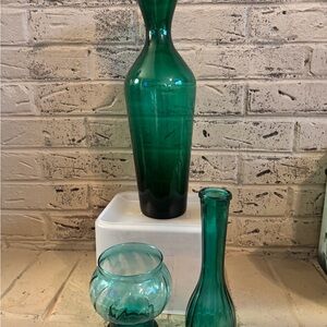 Elegant Green and Teal 3 Piece Collectible Glass Vase Set